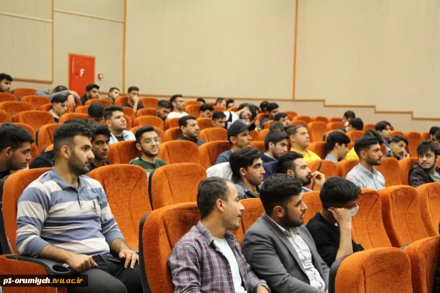 برگزاری دوازدهمین نشست از سلسله نشست‌های کارآفرینی دانشگاه فنی و حرفه‌ای استان آذربایجان غربی در ترم جاری 7